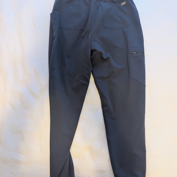 FIGS Scrub Set - Picture 7 of 7